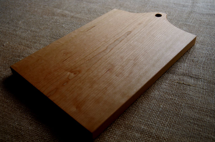 ブラックチェリー材で制作した木製カッティングボード