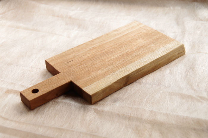 くるみ材で制作した木製カッティングボード