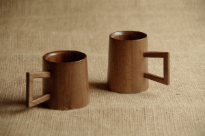 ブラックウォールナット材で制作した木製マグカップ