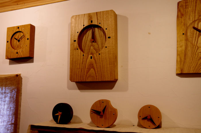 屋久島ショップの木の時計